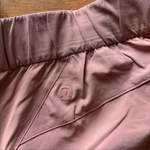 ❤️LULULEMON STROLL AT SUNDOWN SHORT 3”-SPICED CHAI-10❤️ - Picture 10 of 13